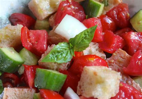 Tomato and Bread Salad - Kitchenloose