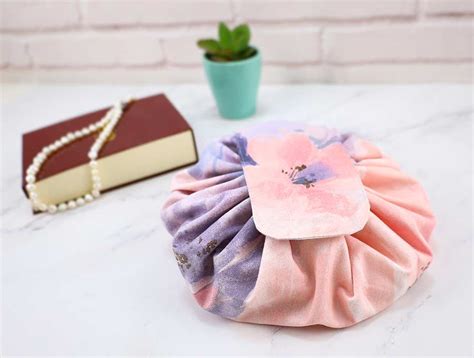 DIY Round Drawstring Makeup Bag (VIDEO) ⋆ Hello Sewing