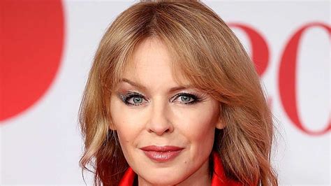 Kylie Minogue shows off never-ending legs in floaty thigh-split dress ...