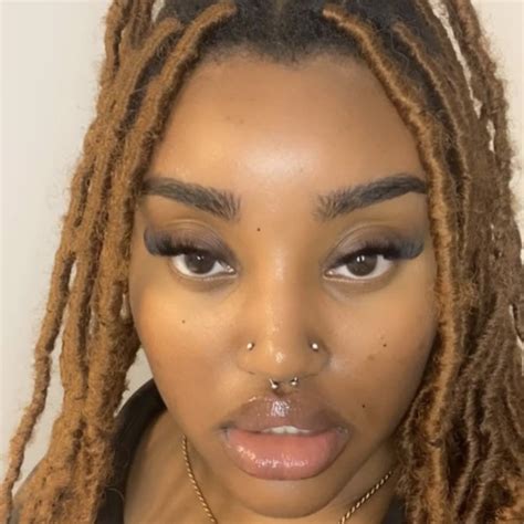 Riri · Artist Profile