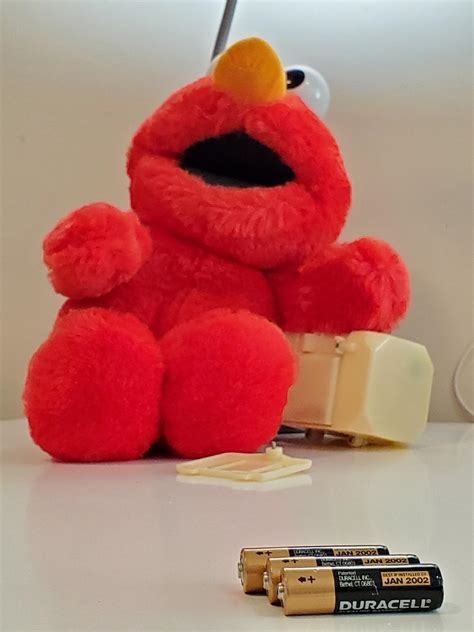 20 year old Duracell batteries taken out of Tickle Me Elmo not leaking