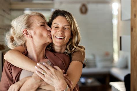 Building Healthy Mother-Daughter Relationships | Healthy Headlines