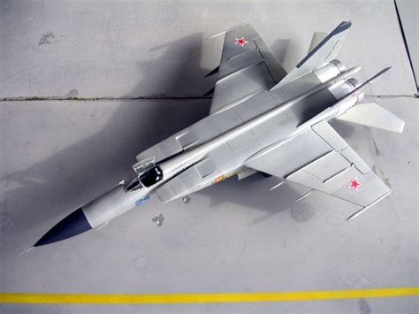 plastic scale model 1/72 Mikoyan Mig-25