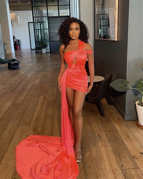 Shannon Thornton's feet