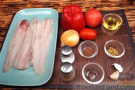 Рецепт: Рыба, запечённая с луком в овощном соусе на RussianFood.com