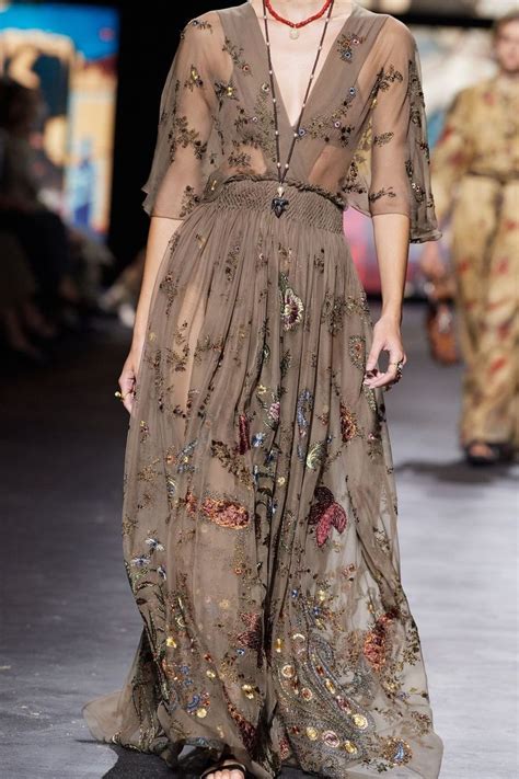 Pin by Айшат on Платья | Couture fashion, Fashion, Fashion show