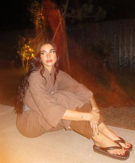 Dua feet 🥵 : r/DuaLipaFapClub