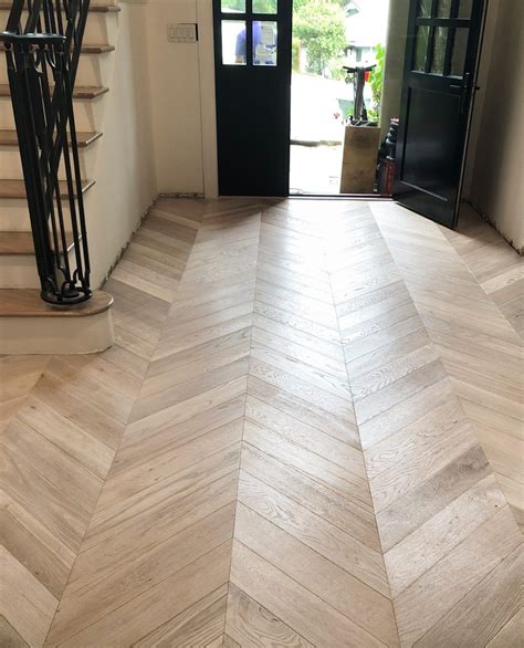 European Oak Vintage White Wash Chevron Flooring