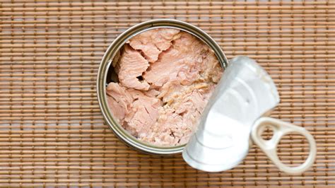 healthiest canned tuna nutrition facts types  potential risks