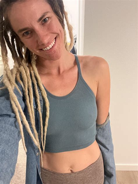 Crop top no bra : r/croptopgirls