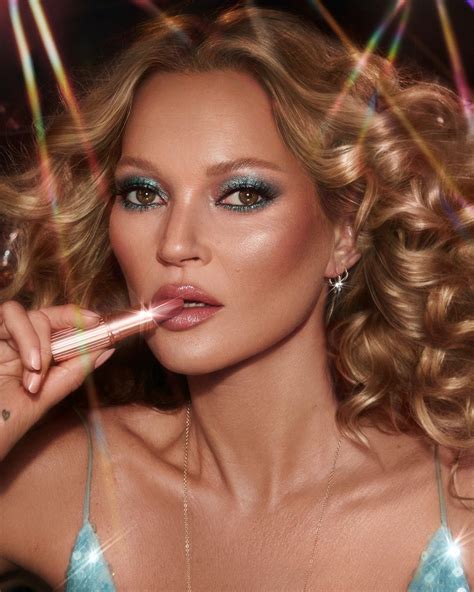 Kate Moss, Lily James, Jourdan Dunn Go 70s em Charlotte Tilbury Holiday ...