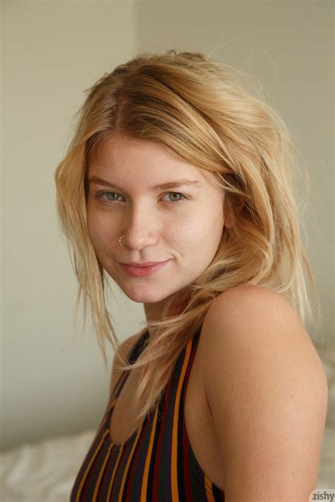 Arya Fae | Scrolller