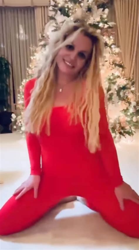 Britney Spears flips off camera, eats cake from floor amid Instagram return