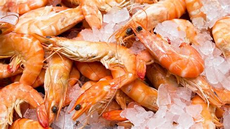 Как выбрать и сварить вкусные креветки: покупаем в магазине и готовим в ...