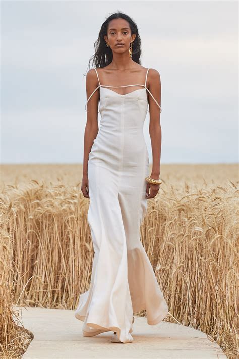 7 Beach Wedding Attire Trends I'm Betting Will Be Big | Who What Wear
