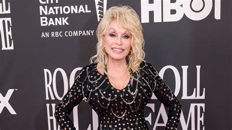 Dolly Parton gets Jeff Bezos' $100 million Courage and Civility Award