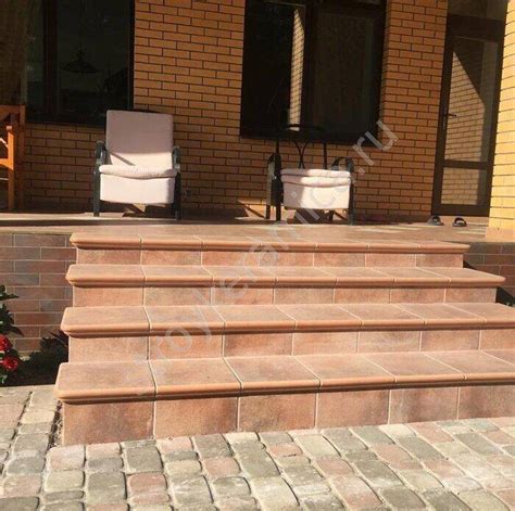 Клинкерная плитка для ступеней и крыльца на улице.