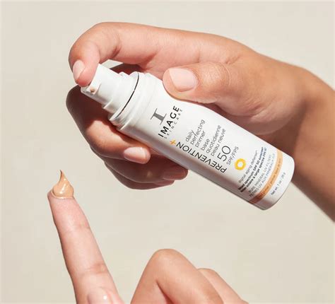 Тонирующий солнцезащитный праймер SPF 50 купить в Украине