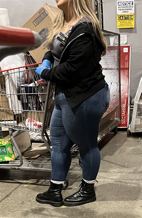 Pretty Face PAWG coworker - Tight Jeans - Forum