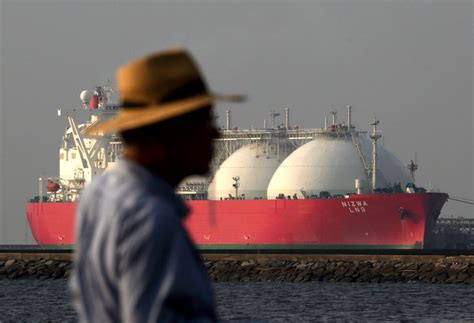 lng vessel owners form  ship pool  spot trade expands bloomberg