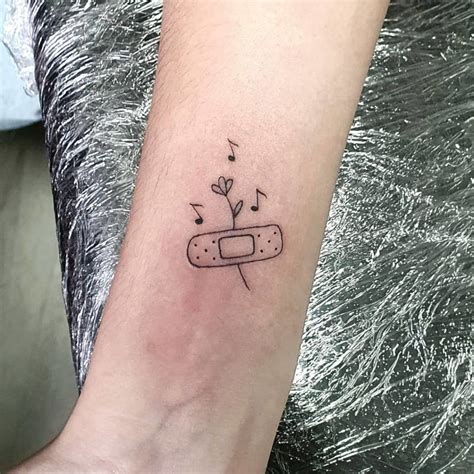 Tatuajes pequeños para hombres – Circe Tattoo