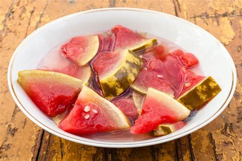 Соленые арбузы целиком в бочке на зиму – простой и вкусный рецепт, как ...