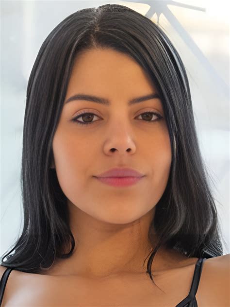 Salome Gomez (Model) Wiki, Age, Height, Bio, Weight, Photos, Career and