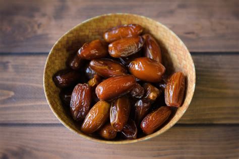 Quantas Tâmaras Pode Comer Por Dia - Entenda por que comer 2 tâmaras por dia; veja benefícios e receitas ...