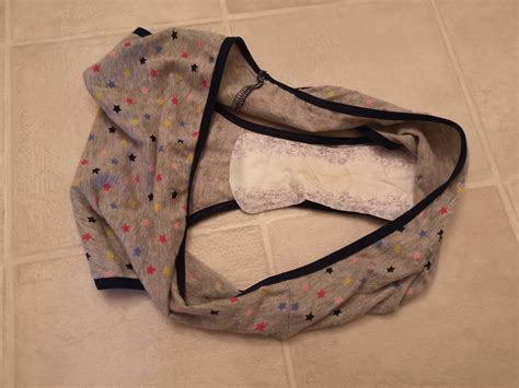 Sneezing Pad Leaks - Omorashi experiences - Omorashi