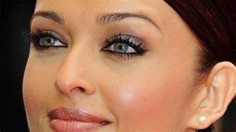 Aishwarya Rai Bachchan Eyes Brown, Green or Blue do you know what is ...