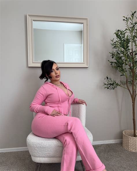 Rayleen Vega | On Wednesday We Wear Pink 🩷 @FashionNova SET 🔎: Lana