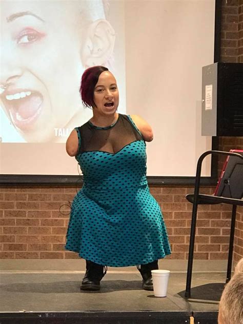 팔 없이 태어난 여성, 7년 만에 운전의 꿈 이뤄내다 > 밴쿠버 중앙일보 뉴스 | 밴쿠버 중앙일보