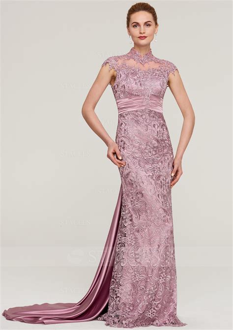 High-Neck Sleeveless Lace Sheath/Column Court Train Mother of the Bride
