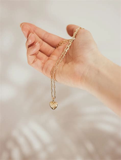 arti mimpi memakai gelang emas ditangan kiri menurut islam 11