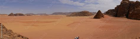 Panoramaaufnahme Wüste Wadi Rum, Jordanien Stock Photo | Adobe Stock
