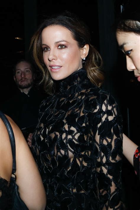 Kate Beckinsale’s Tits in See Through Dress (14 Photos) – Team Celeb