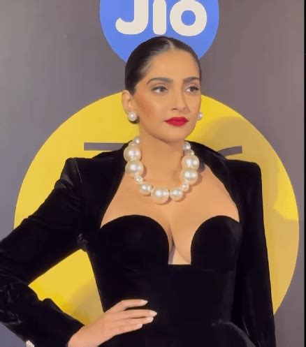 jio mami opening ceremony    priyanka sonam insightsiq