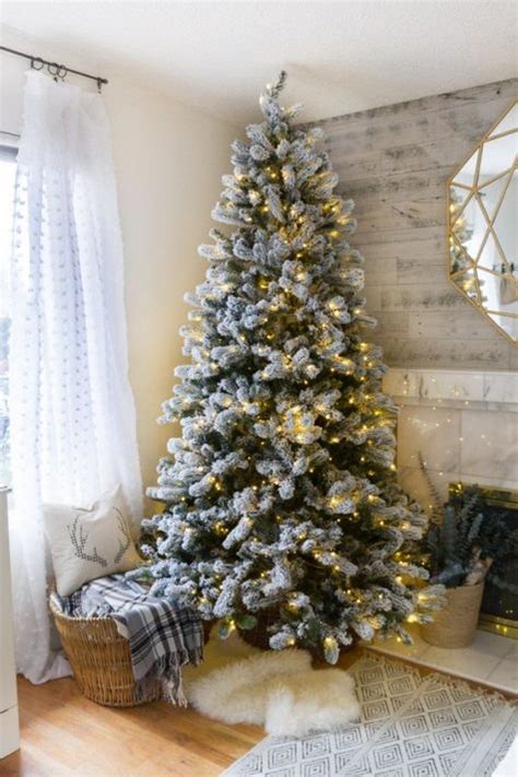 92 Coolest Flocked Christmas Tree Decor Ideas - Shelterness