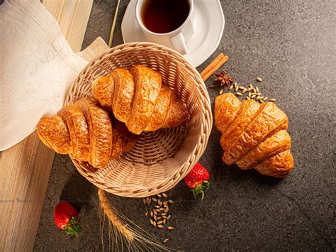 Круассан французский с ванильным кремом,120г | «Вкусномир» | комбинат ...