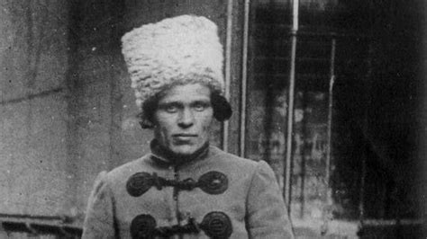 В Киеве захотели вернуть из Франции прах Нестора Махно | ИА Красная Весна
