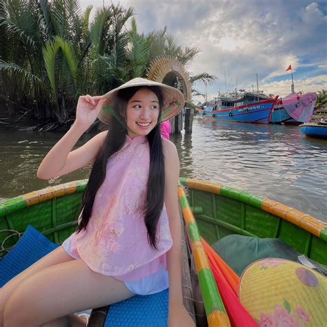 Jenny Huỳnh tự giác khoe bạn trai, profile "nửa kia" bị soi chỉ qua 1