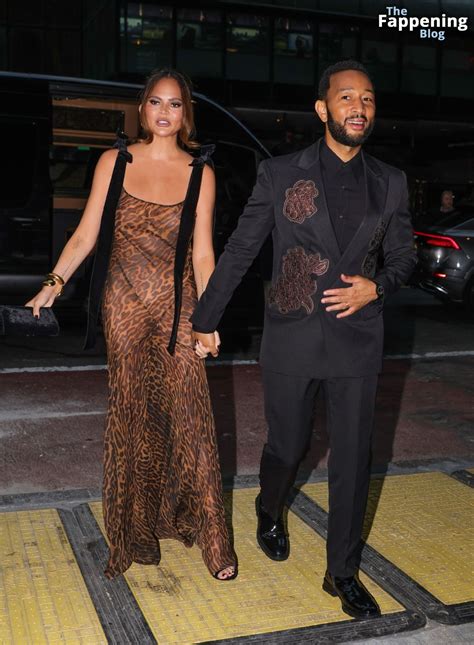 Chrissy Teigen Displays Her Nude Tits at the 2024 City Harvest Gala