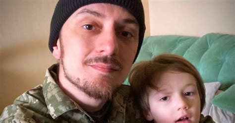Dagbok från Ukraina: Anton kör ut matkassar vid fronten | Utrikes ...