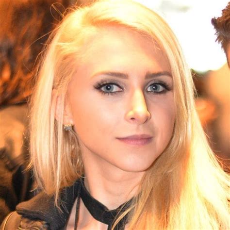Pictures of Alix Lynx