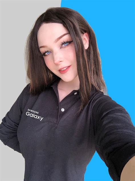 Samsung girl by Sneesnaw on IG : r/cosplaygirls