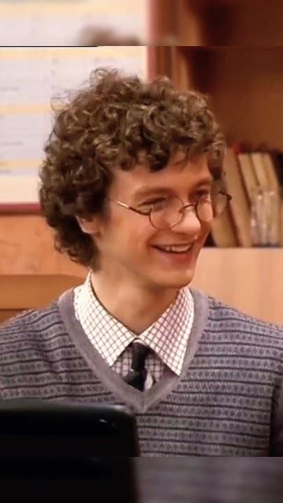 ВЕНИК ВЛЮБИЛСЯ🥰 #папиныдочки #юмор #сериал #фильмы #shorts - YouTube