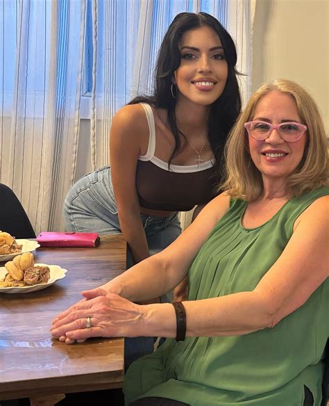 Britney Cruz (@inmamiskitchen) • Instagram photos and videos