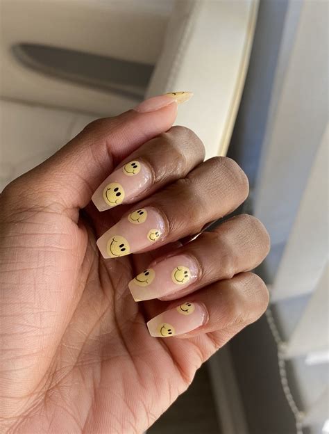 smiley face nails 2