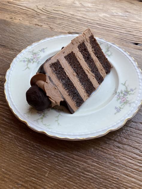 Farina Bakery | Handcrafted Macarons, Pastries, Cupcakes and Cake Slices