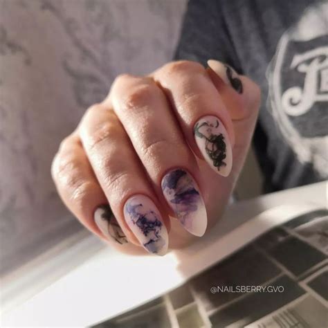 Маникюр матовый слайдеры длинные ногти миндаль | Nails